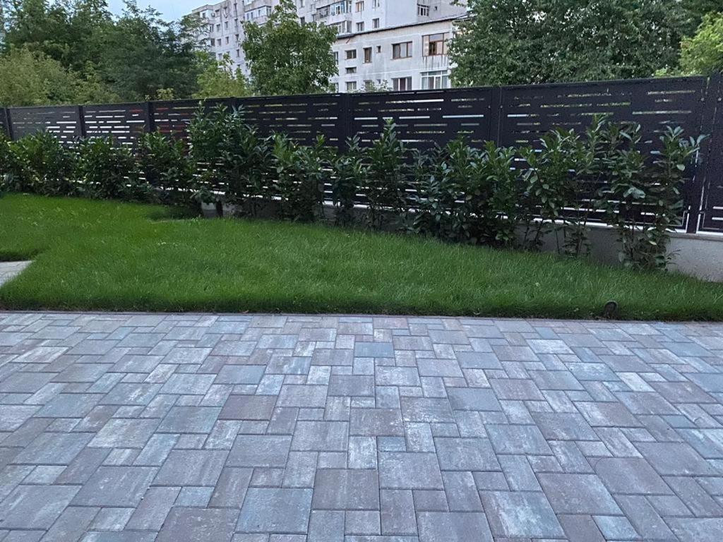 Pensiunea Charlotte Boutique Bacău Eksteriør billede