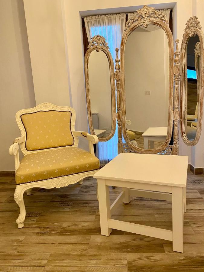 Pensiunea Charlotte Boutique Bacău Eksteriør billede